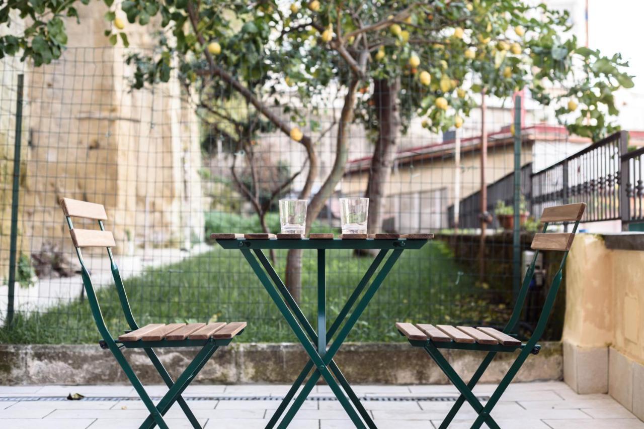 Maria Theresa Rooms & Garden Napoli Exterior foto